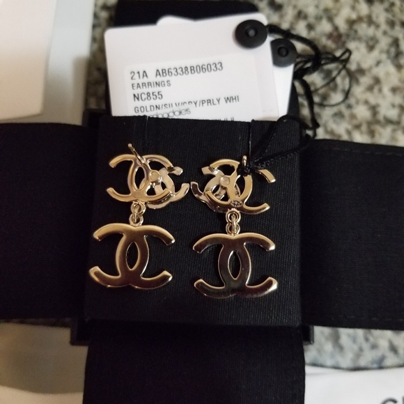 HOSTPICK!!!Chanel  Metiers d’Art drop earrings - Picture 14 of 17
